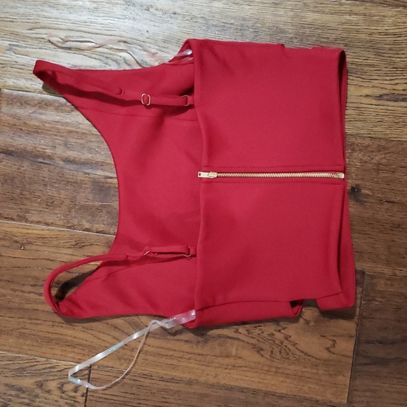 Deep red cut out crop top - Picture 4 of 4